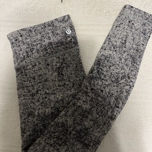 LULULEMON Size: 6 Patterned Leggings